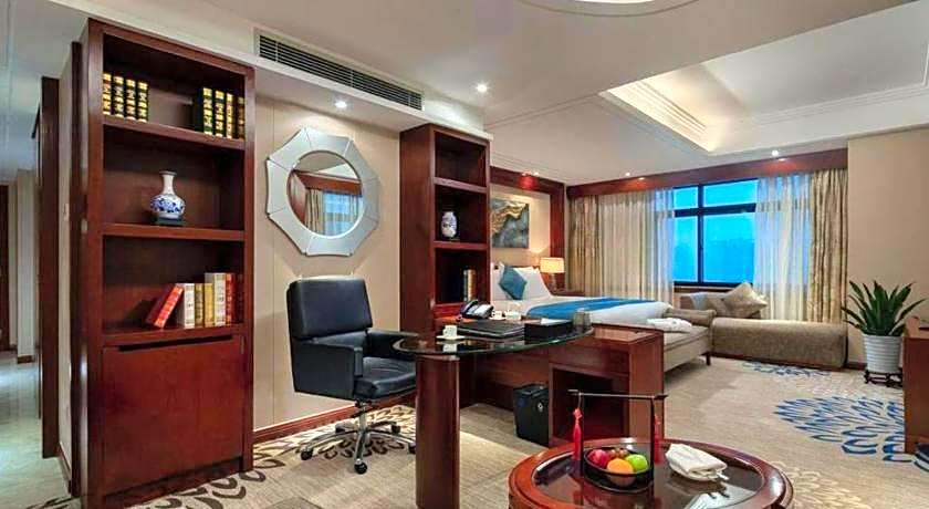 Gold Source Sunshine Hotel