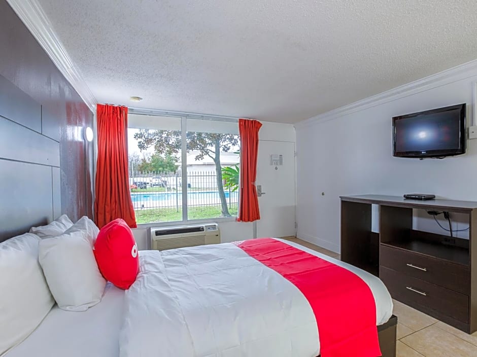 Travelodge by Wyndham Baton Rouge East