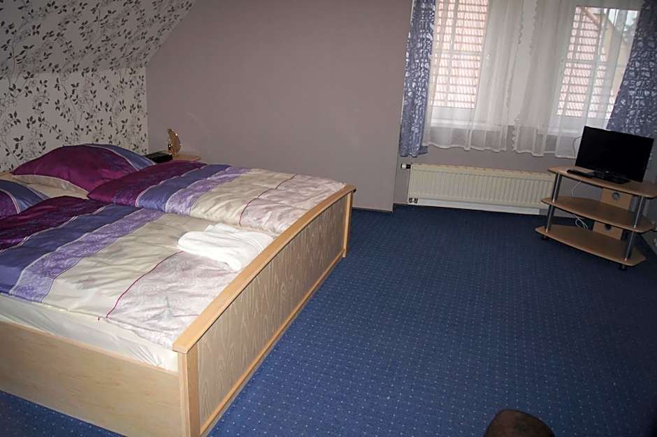 Photo 1 of 2 of Double Room