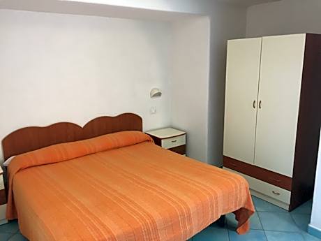 Apartment with Garden View