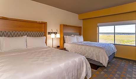 Standard Queen Room with Two Queen Beds and Mobility Accessible Tub