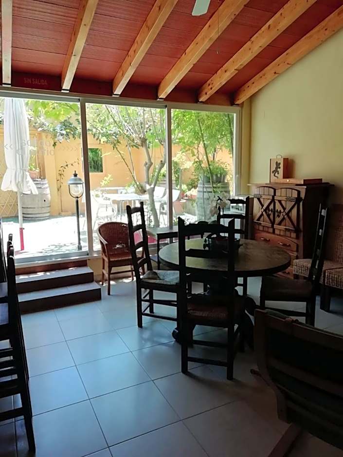 Casa Antiquary - Albergue Turístico