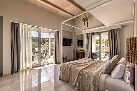 Two Level Suite with Outdoor Spa Bath