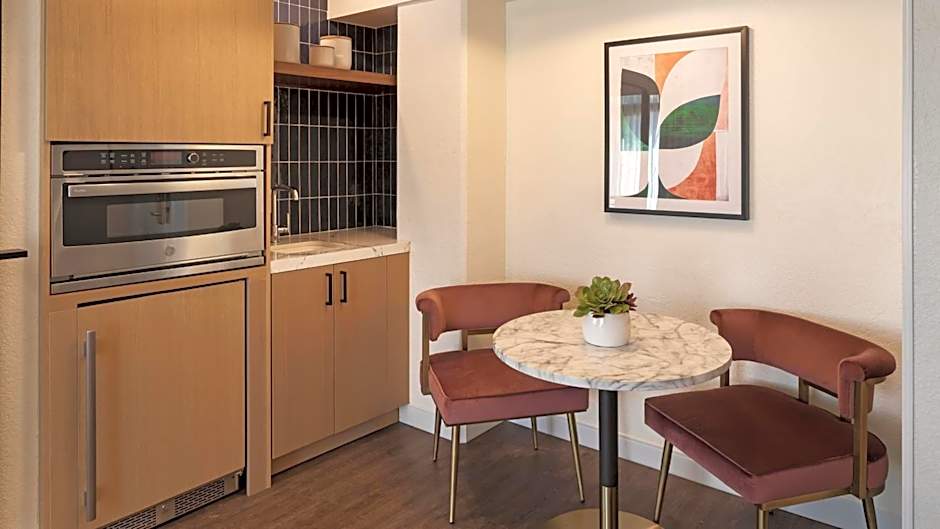 Burton House, Beverly Hills, A Tribute Portfolio Hotel