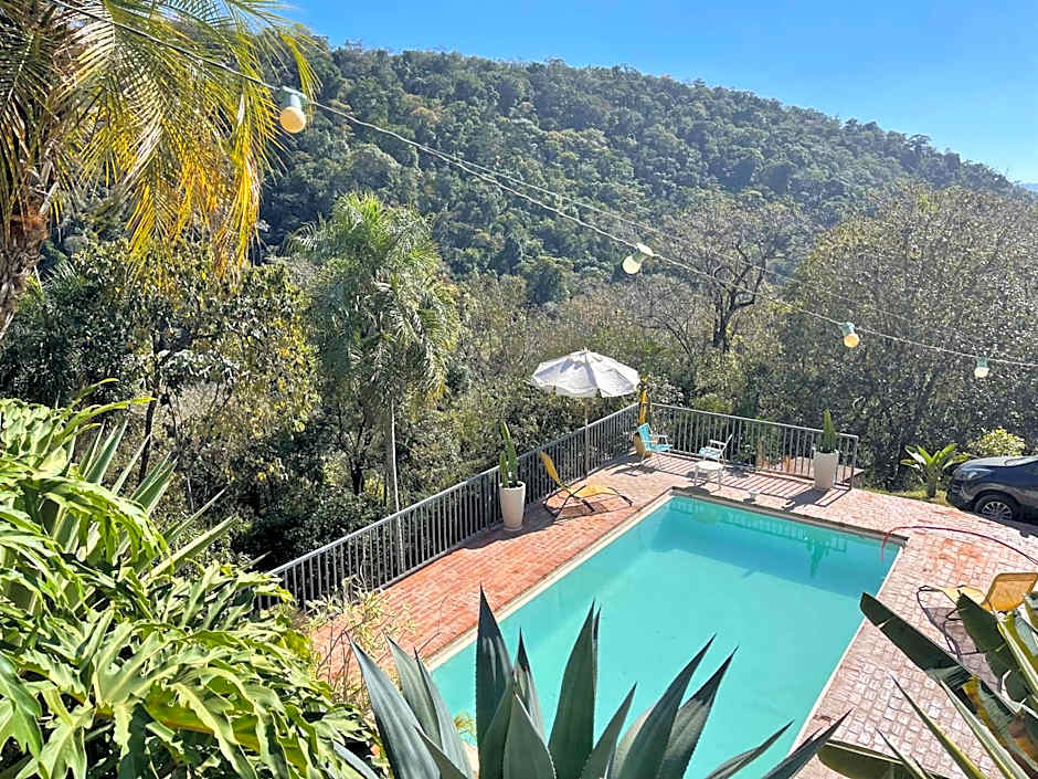 Casa em Mairinque com Piscina e Área Verde