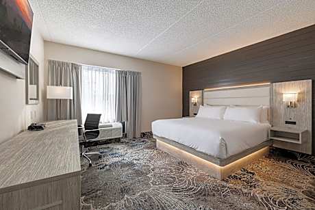 1 King Bed, Nonsmoking, Accessible, Upgrade