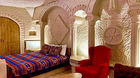 King Cave Suite with Spa bath