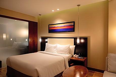 Hilton Guest Room Queen Bed