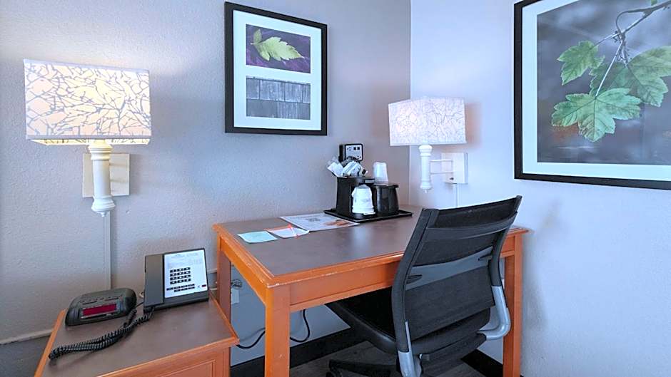 Howard Johnson by Wyndham Sacramento Downtown