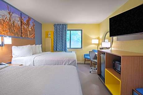 Queen Room with Two Queen Beds - Non-Smoking