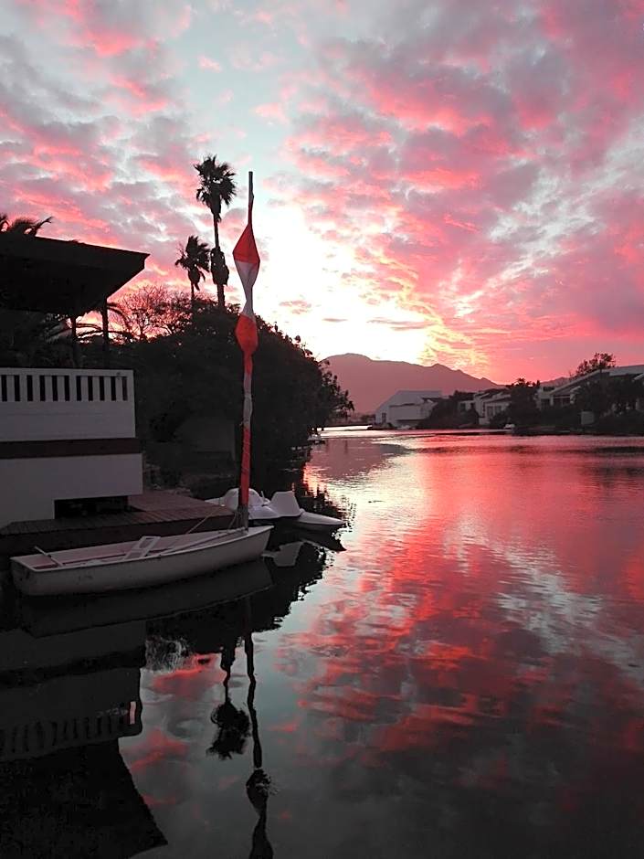 Admiralty Bed & Breakfast