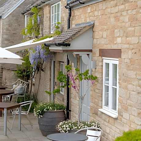 The Bell at Hampton Poyle