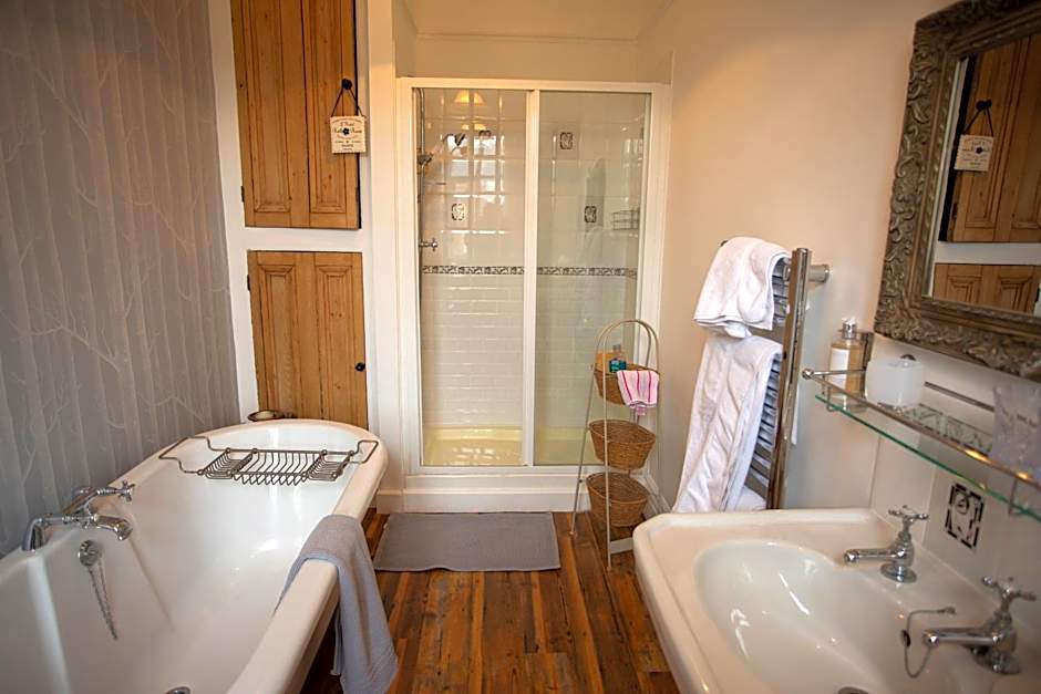 Treherne House & The Malvern Retreat