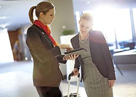 Deluxe Suite with One King Bed and Mountain View