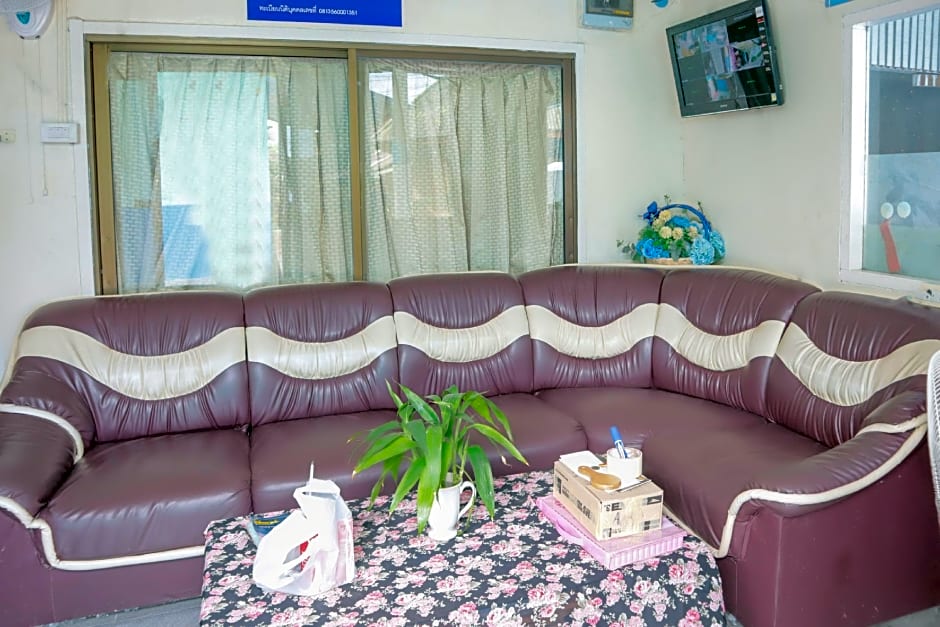 OYO 681 Paradise Hotel