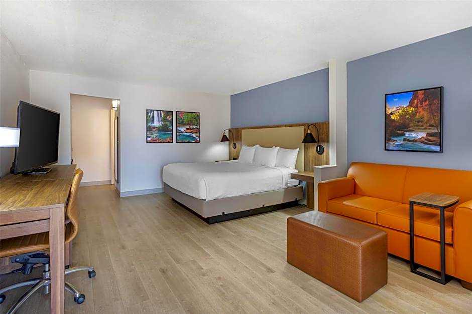 Best Western Plus A Wayfarer's Inn & Suites