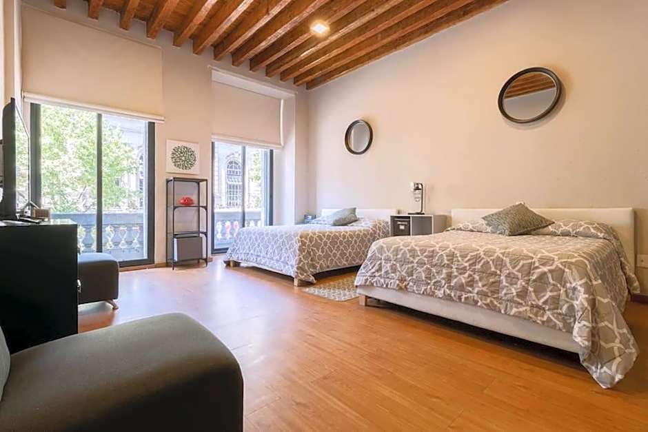 104 Location 2Bdrm 2bath AC apt Fits 8 Rooftop