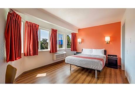 Queen Room - Disability Access - Roll in Shower