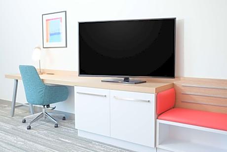 1 King-Mountain View And Wellness Room