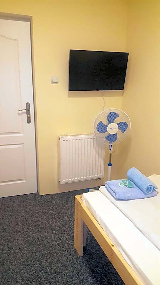 ETNA - Hostel -Noclegi Rzeszów 24 Pokoje -PARKING-