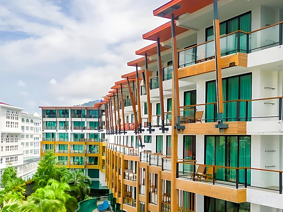 The Lunar Patong Hotel