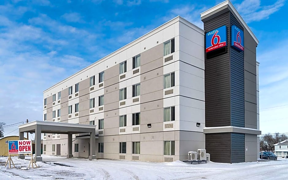 Studio 6 Bruderheim, AB