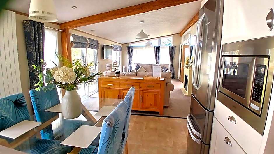 Couples Break Bluebell Luxury Lodge Skegness at Southview with pond view