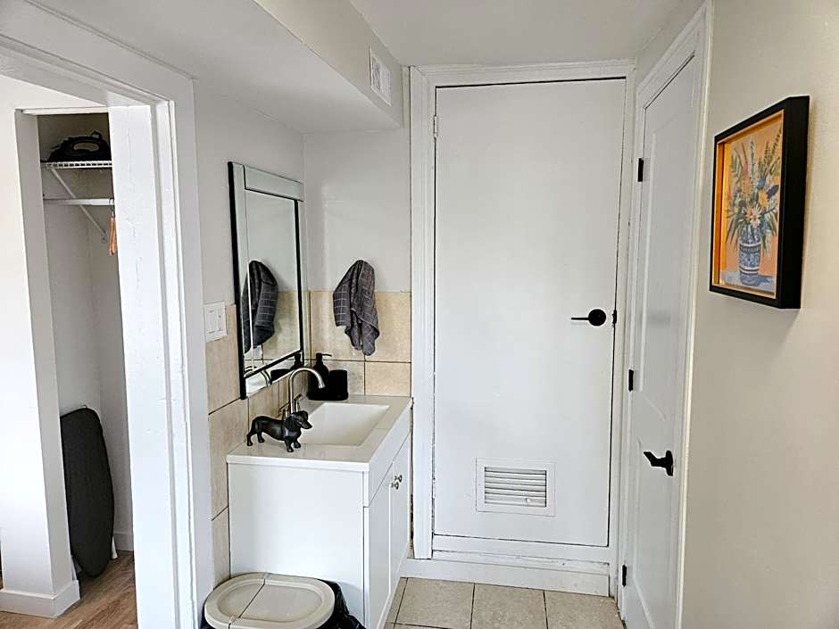 JstLikeHome - Old Ottawa Suite & Guesthouse