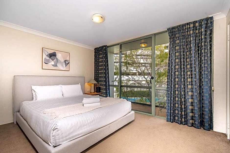 Howitt Place Apt minutes to Parliamentary Triangle - Hosted by Canstay