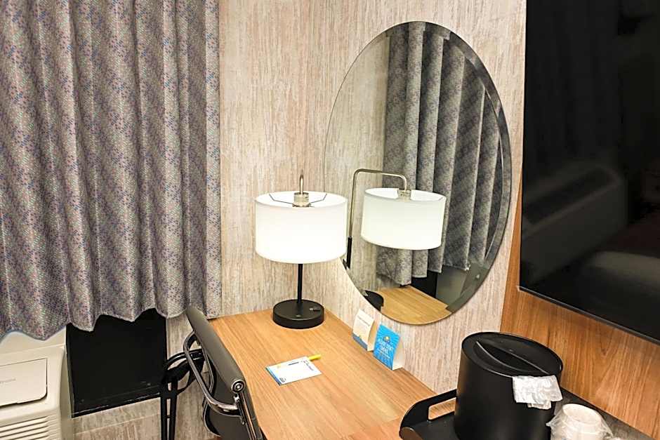 Days Inn by Wyndham Bronx Near Botanical Garden