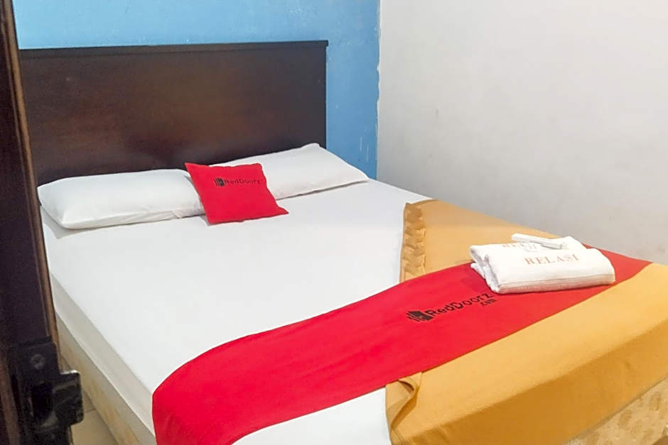 RedDoorz near Living Plaza Palembang