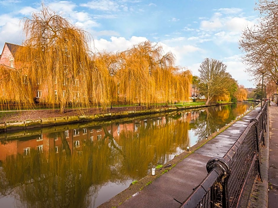 1 Riverside Apartments