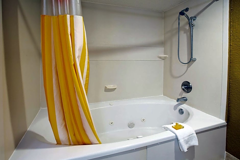 La Quinta Inn & Suites by Wyndham Hot Springs