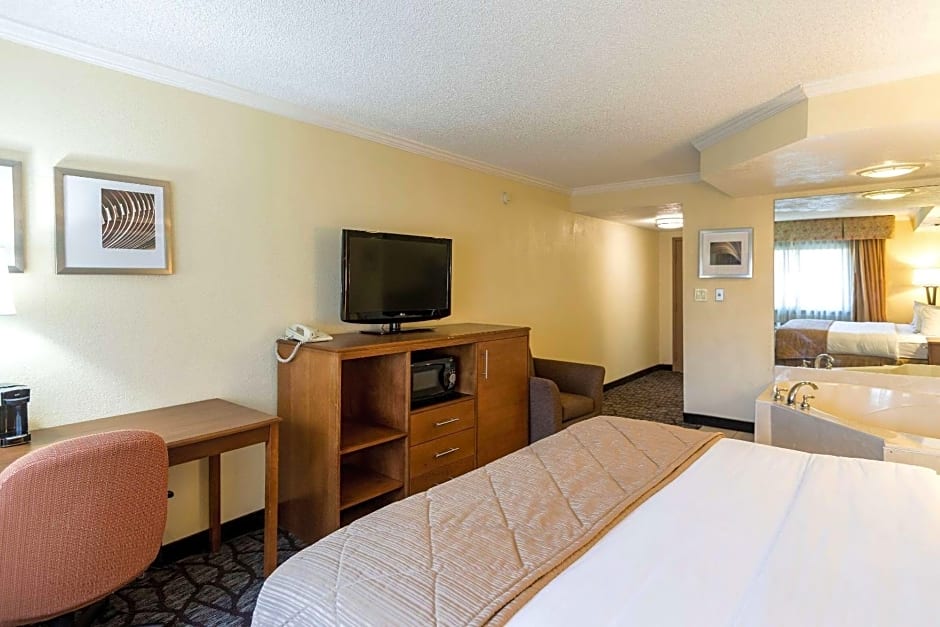 Clarion Hotel Detroit Metro Airport