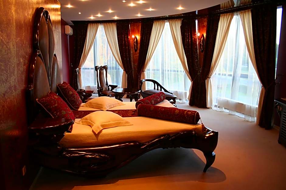 Port Hotel