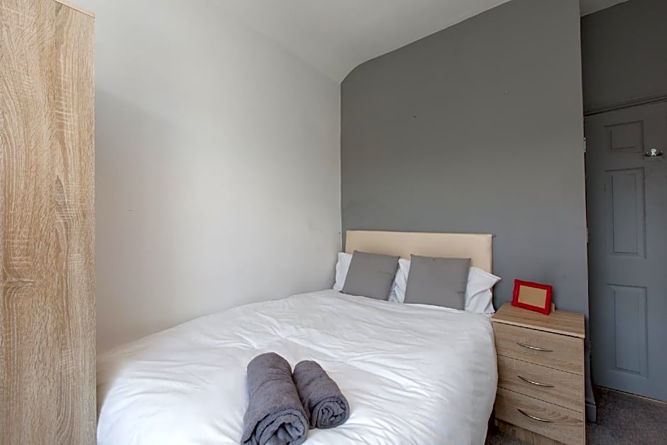 Townhouse @ 27 Electricity St Crewe