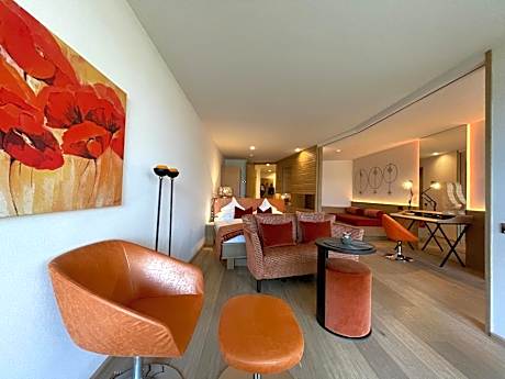 Family Room with Garden View