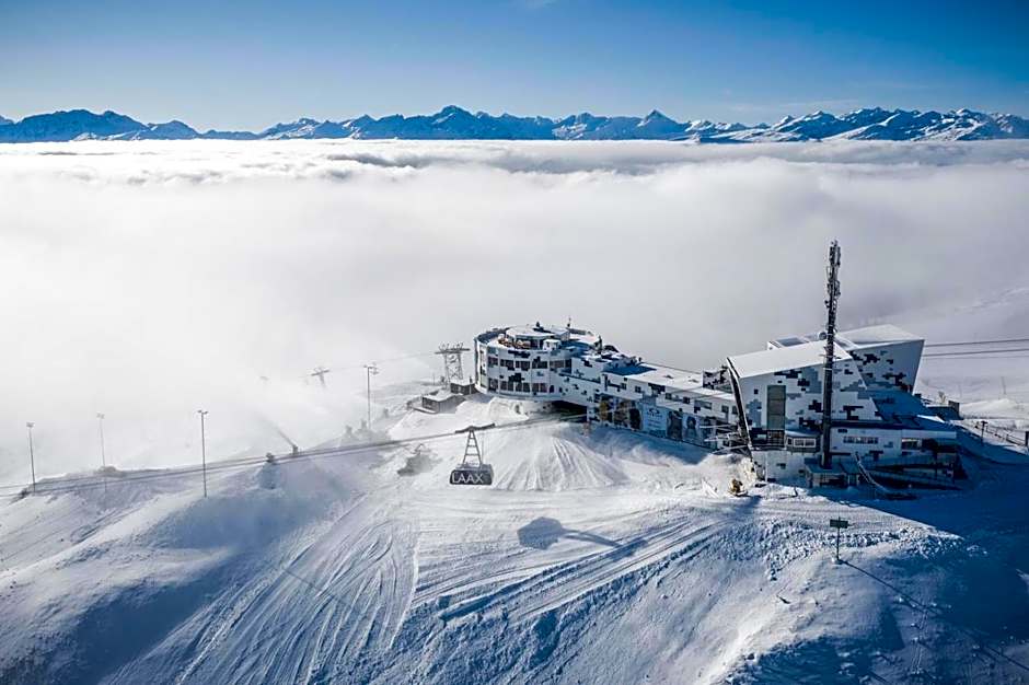 GALAAXY Mountain Hostel