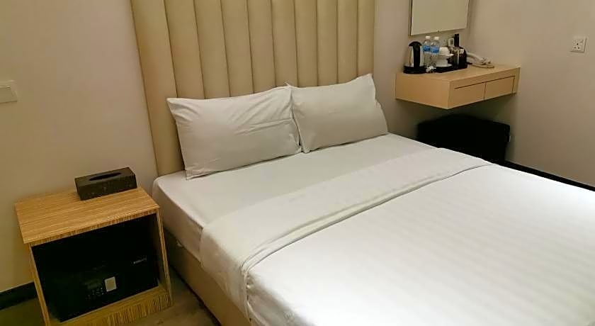 Ease Hotel
