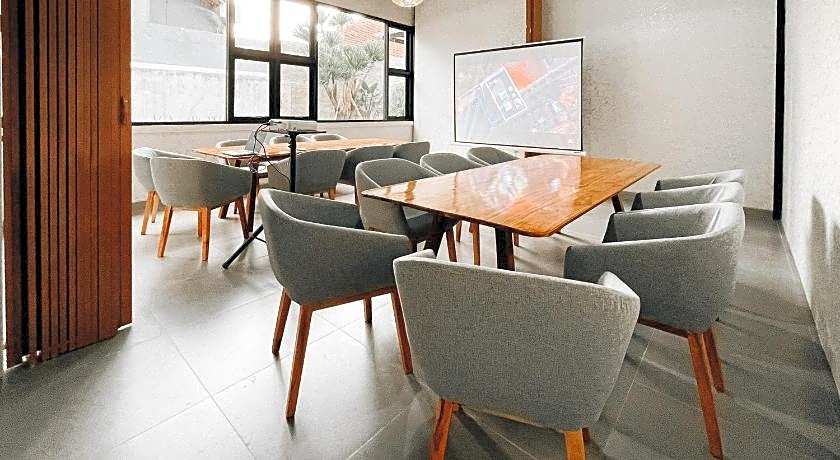 Sans WM Hotel Blitar