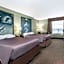 Super 8 by Wyndham Red Lake ON