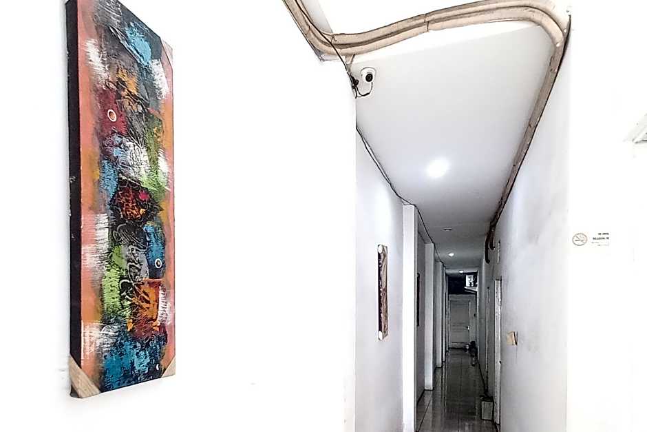 RedDoorz Syariah near RS Siti Khodijah Sepanjang