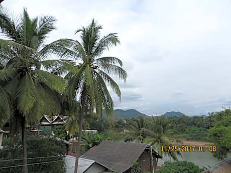 Deluxe Family Room with Balcony Riverview