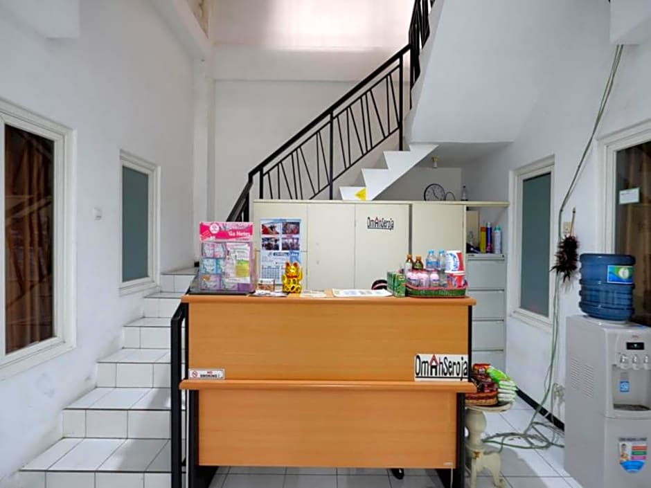 RedDoorz near Plaza Simpang Lima