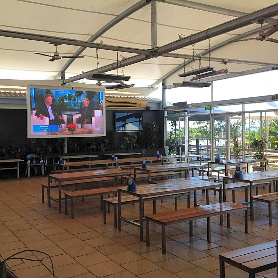 Tannum Sands Hotel / Motel