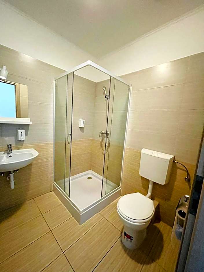 Easy Star Hotel