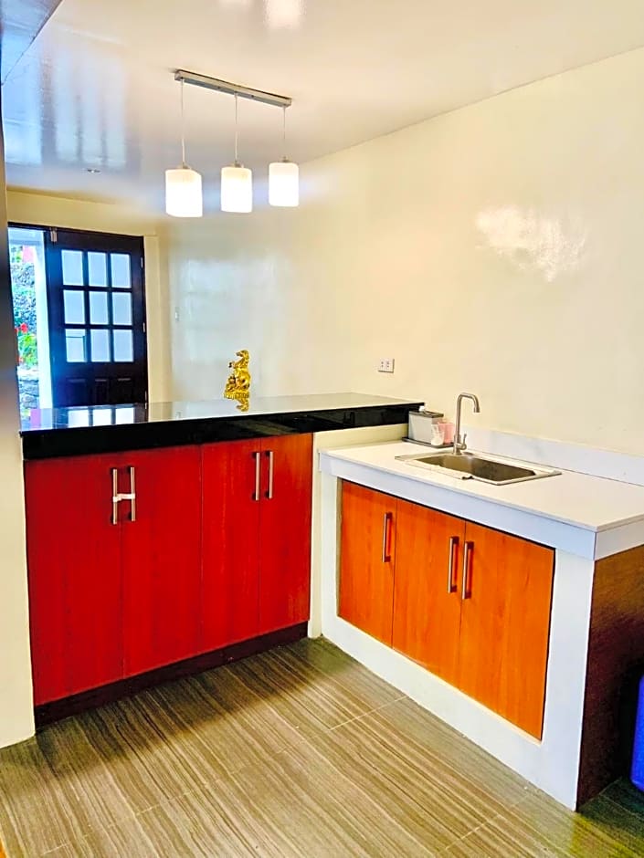 Elliannah Pines Hotel