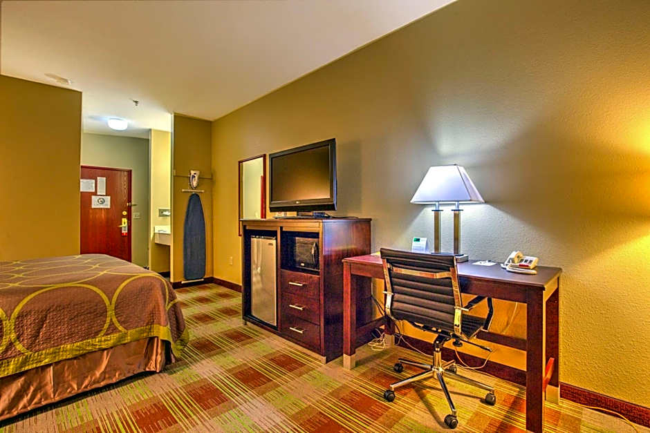 Super 8 by Wyndham Waterloo