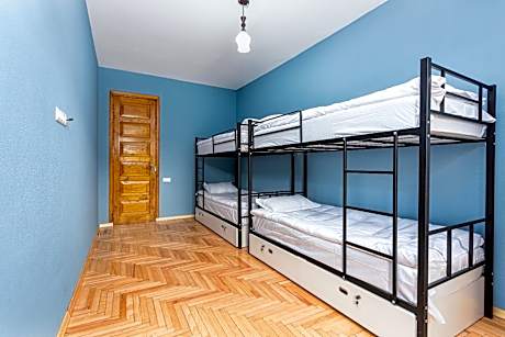 Bed in 4-Bed Mixed Dormitory Room