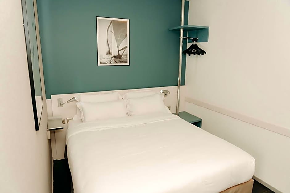 Photo 1 of 19 of Double Room